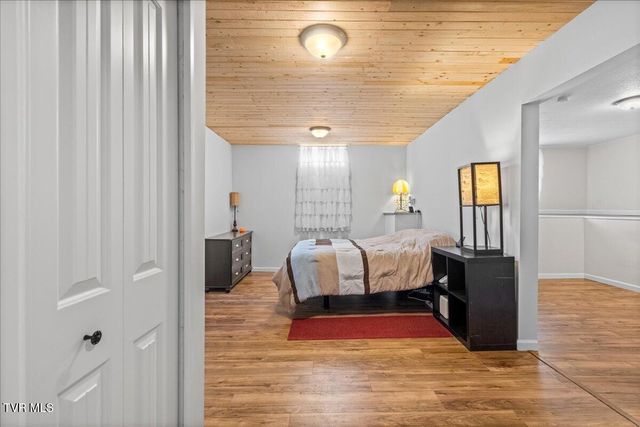911 Lake Drive, Johnson City, TN 37601