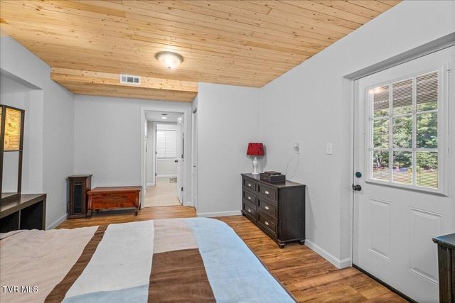 911 Lake Drive, Johnson City, TN 37601