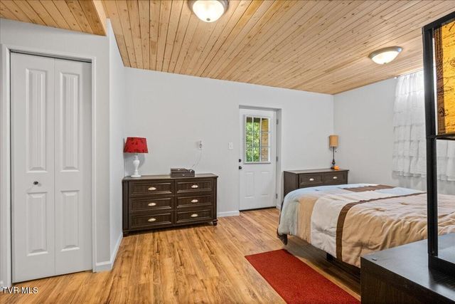911 Lake Drive, Johnson City, TN 37601