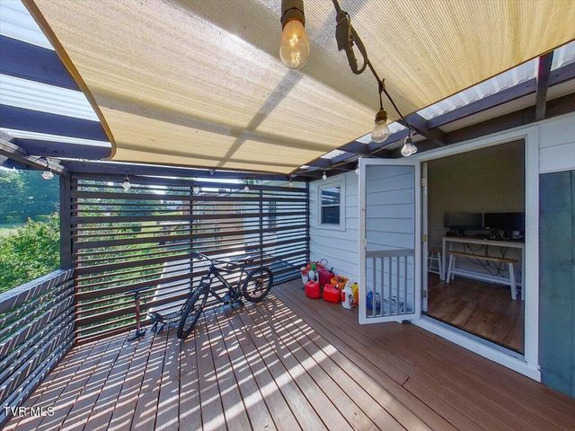 911 Lake Drive, Johnson City, TN 37601