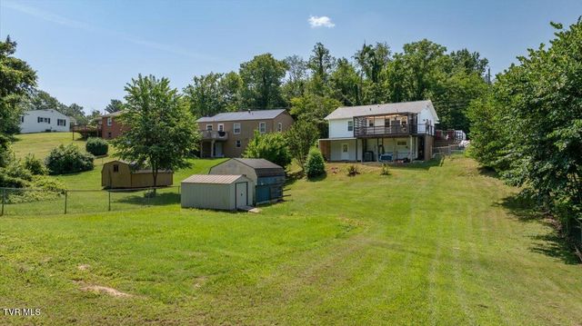 911 Lake Drive, Johnson City, TN 37601