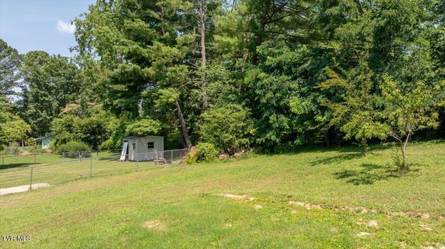 911 Lake Drive, Johnson City, TN 37601