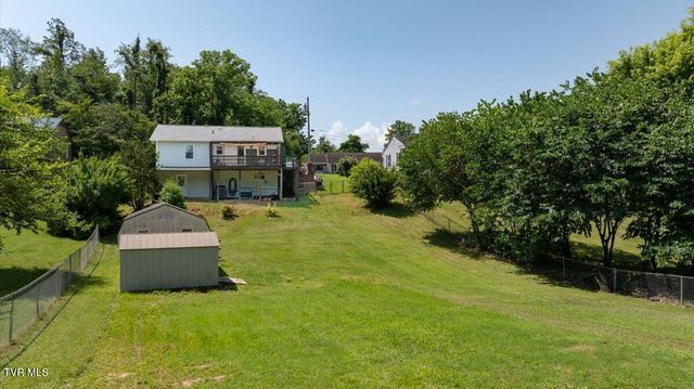 911 Lake Drive, Johnson City, TN 37601