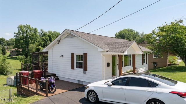 911 Lake Drive, Johnson City, TN 37601