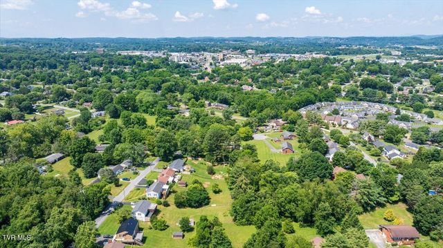 911 Lake Drive, Johnson City, TN 37601