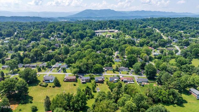 911 Lake Drive, Johnson City, TN 37601