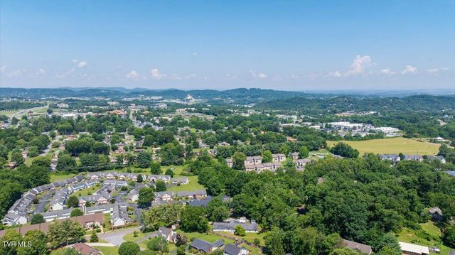 911 Lake Drive, Johnson City, TN 37601