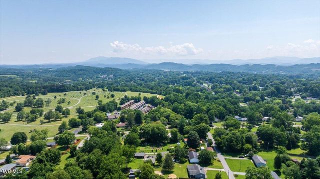 911 Lake Drive, Johnson City, TN 37601