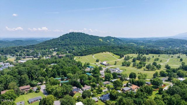 911 Lake Drive, Johnson City, TN 37601