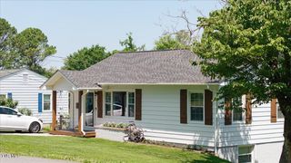 911 Lake Drive, Johnson City, TN 37601