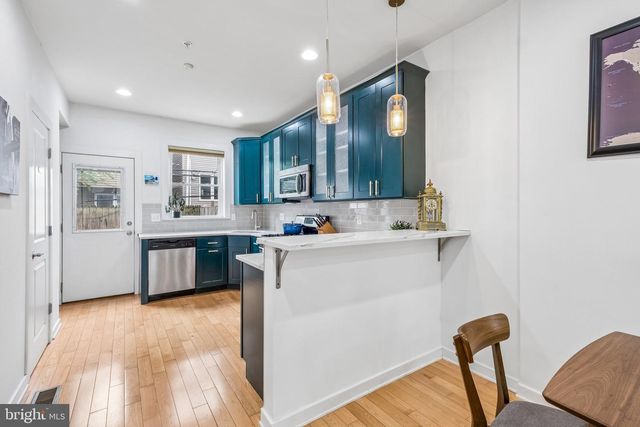 2220 MANTON ST, Philadelphia, PA 19146