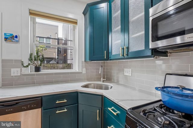 2220 MANTON ST, Philadelphia, PA 19146