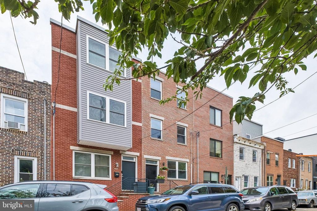 2220 MANTON ST, Philadelphia, PA 19146