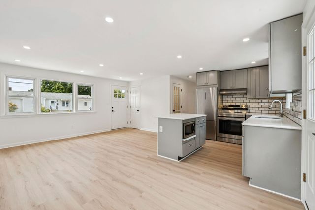 80 Seacoast Shores Boulevard, East Falmouth, MA 02536