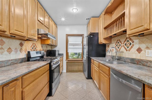 260 Shoreward Drive, Great Neck, NY 11021