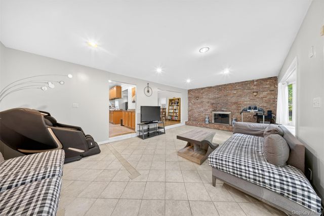 260 Shoreward Drive, Great Neck, NY 11021
