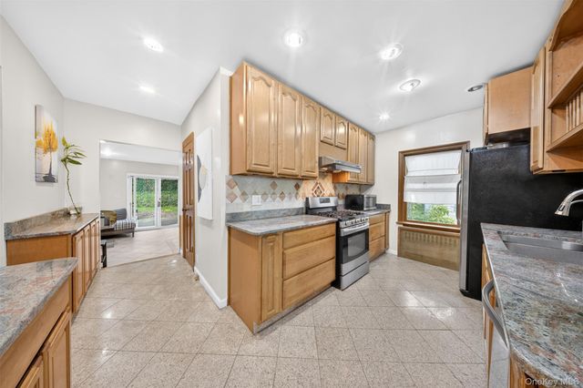 260 Shoreward Drive, Great Neck, NY 11021