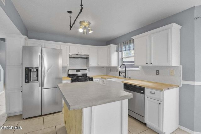 653 Pete Payan Drive, El Paso, TX 79912