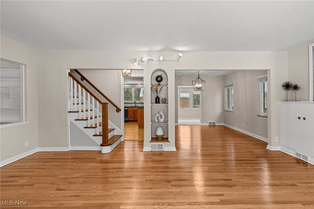 2616 Kerwick Road, University Heights, OH 44118