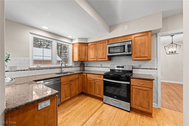 2616 Kerwick Road, University Heights, OH 44118