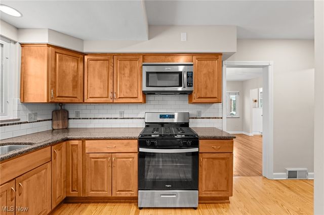 2616 Kerwick Road, University Heights, OH 44118