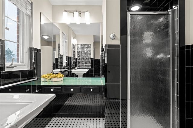 2616 Kerwick Road, University Heights, OH 44118