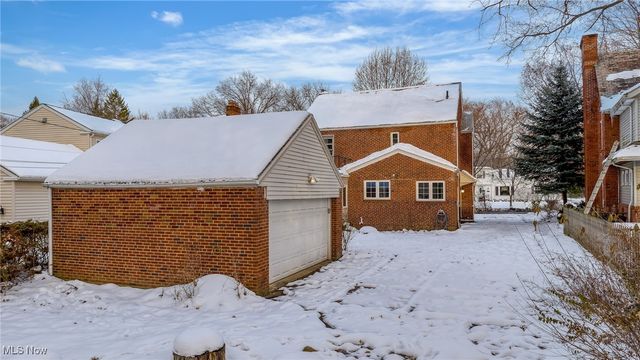2616 Kerwick Road, University Heights, OH 44118