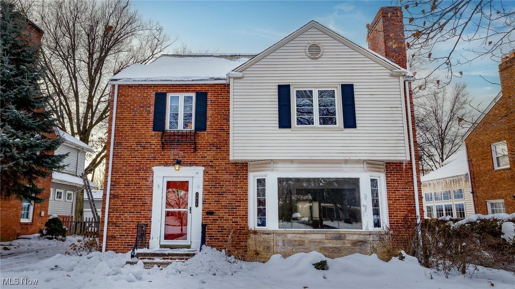 2616 Kerwick Road, University Heights, OH 44118