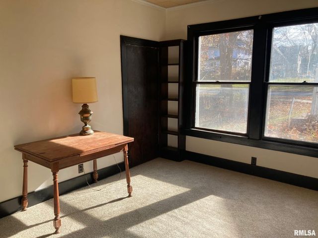 1605 ARLINGTON Avenue, Davenport, IA 52803