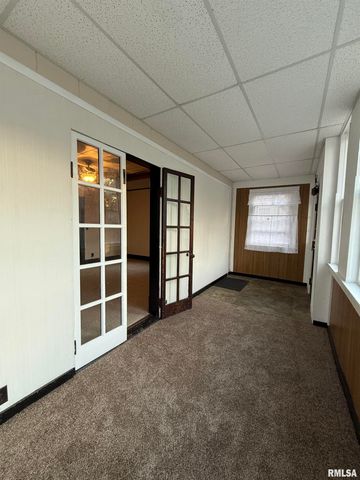 1605 ARLINGTON Avenue, Davenport, IA 52803