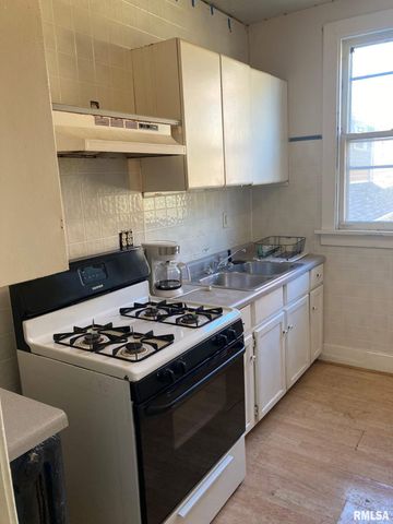 1605 ARLINGTON Avenue, Davenport, IA 52803