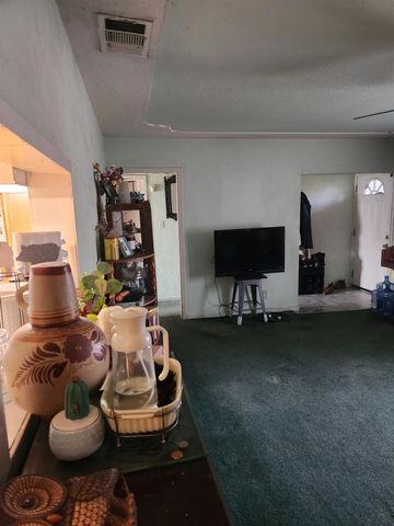 3812 E Clinton Avenue, Fresno, CA 93703