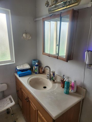 3812 E Clinton Avenue, Fresno, CA 93703