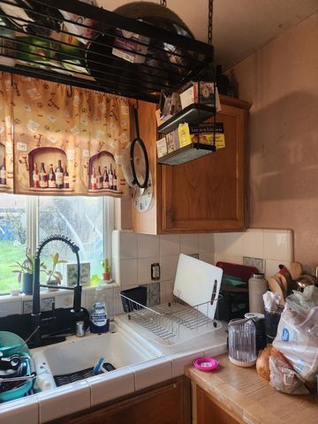 3812 E Clinton Avenue, Fresno, CA 93703