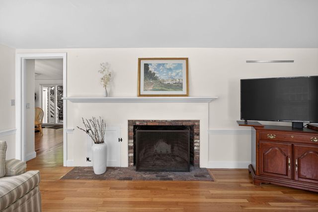13 Two Ponds Road, Falmouth, MA 02540
