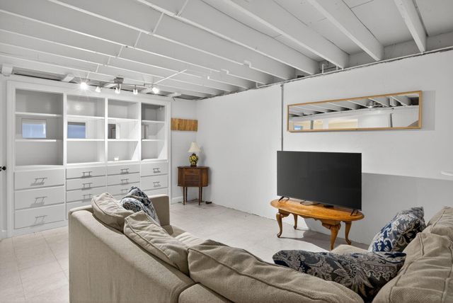 13 Two Ponds Road, Falmouth, MA 02540