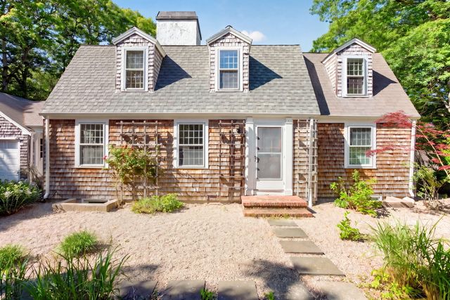 13 Two Ponds Road, Falmouth, MA 02540