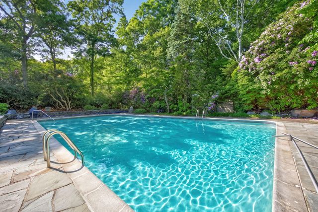 13 Two Ponds Road, Falmouth, MA 02540