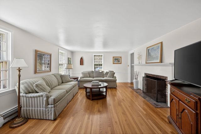13 Two Ponds Road, Falmouth, MA 02540