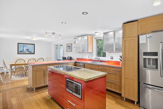 13 Two Ponds Road, Falmouth, MA 02540