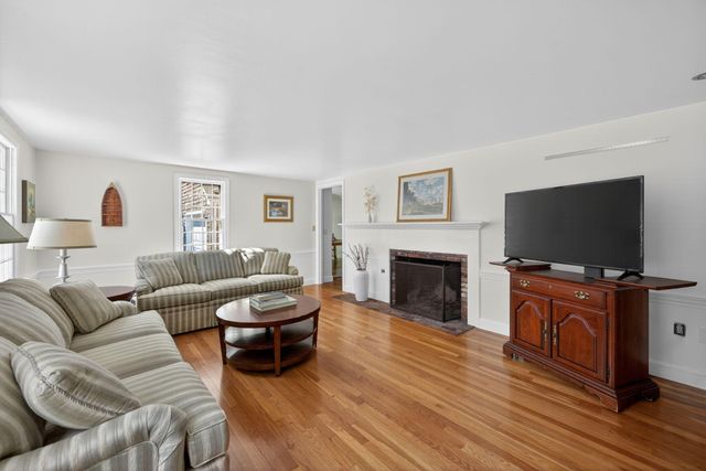 13 Two Ponds Road, Falmouth, MA 02540