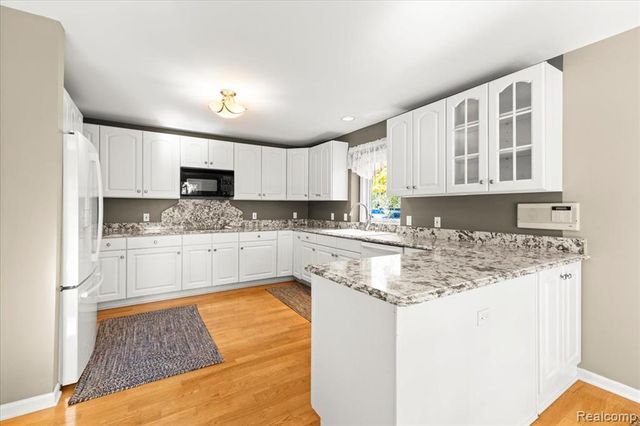 860 Galahad Drive, Ortonville, MI 48462