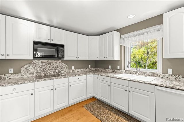 860 Galahad Drive, Ortonville, MI 48462