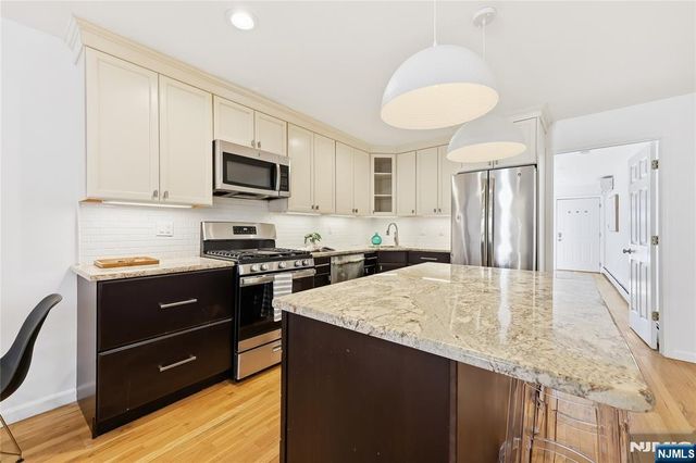 325 5th Street 2, Jersey City, NJ 07302