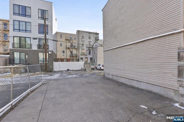 325 5th Street 2, Jersey City, NJ 07302