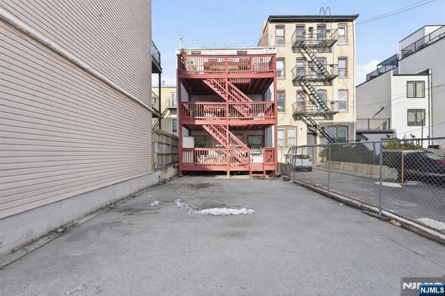 325 5th Street 2, Jersey City, NJ 07302