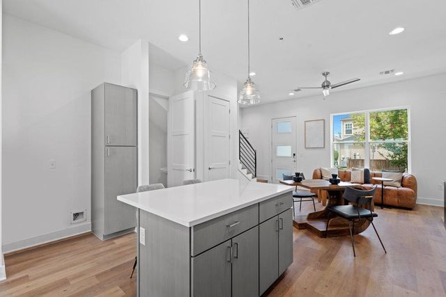 3823 Threadgill ST, Austin, TX 78723