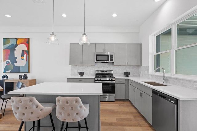 3823 Threadgill ST, Austin, TX 78723