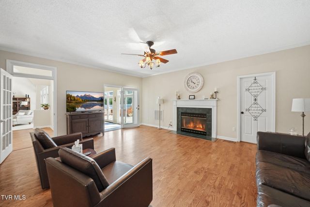 105 Shadowood Drive, Johnson City, TN 37604