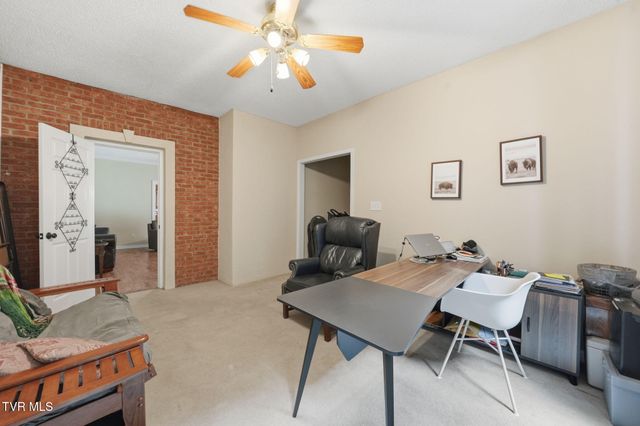 105 Shadowood Drive, Johnson City, TN 37604